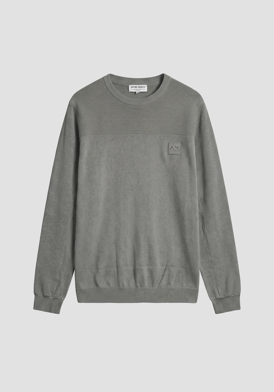 Regular fit crew neck jersey in viscose blend yarn with logo patch