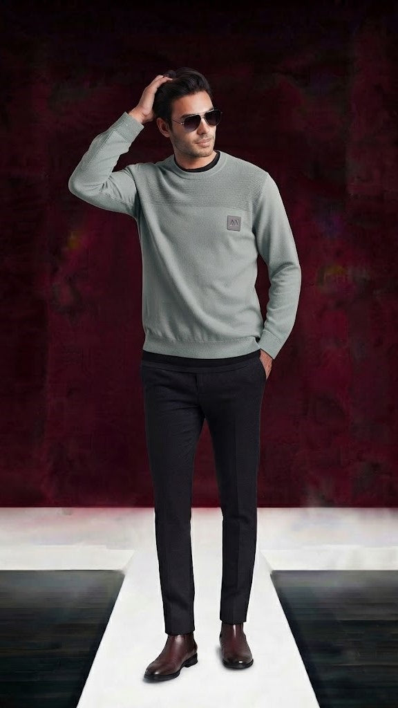 Regular fit crew neck jersey in viscose blend yarn with logo patch